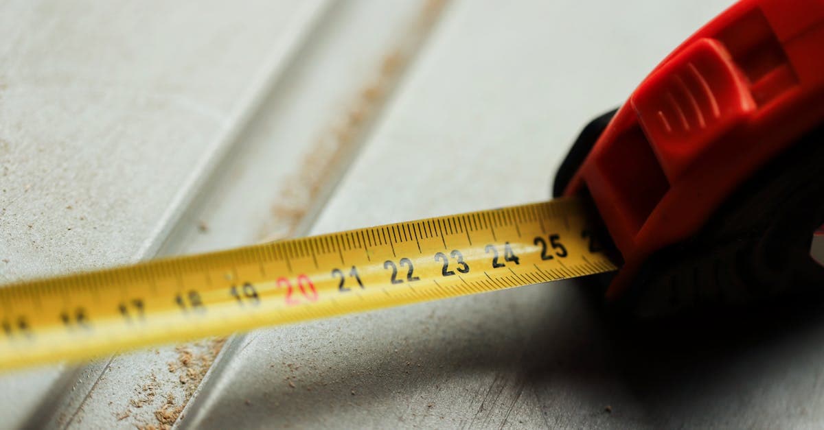 Engineering team reviewing an FMEA worksheet during a manufacturing process design review meeting