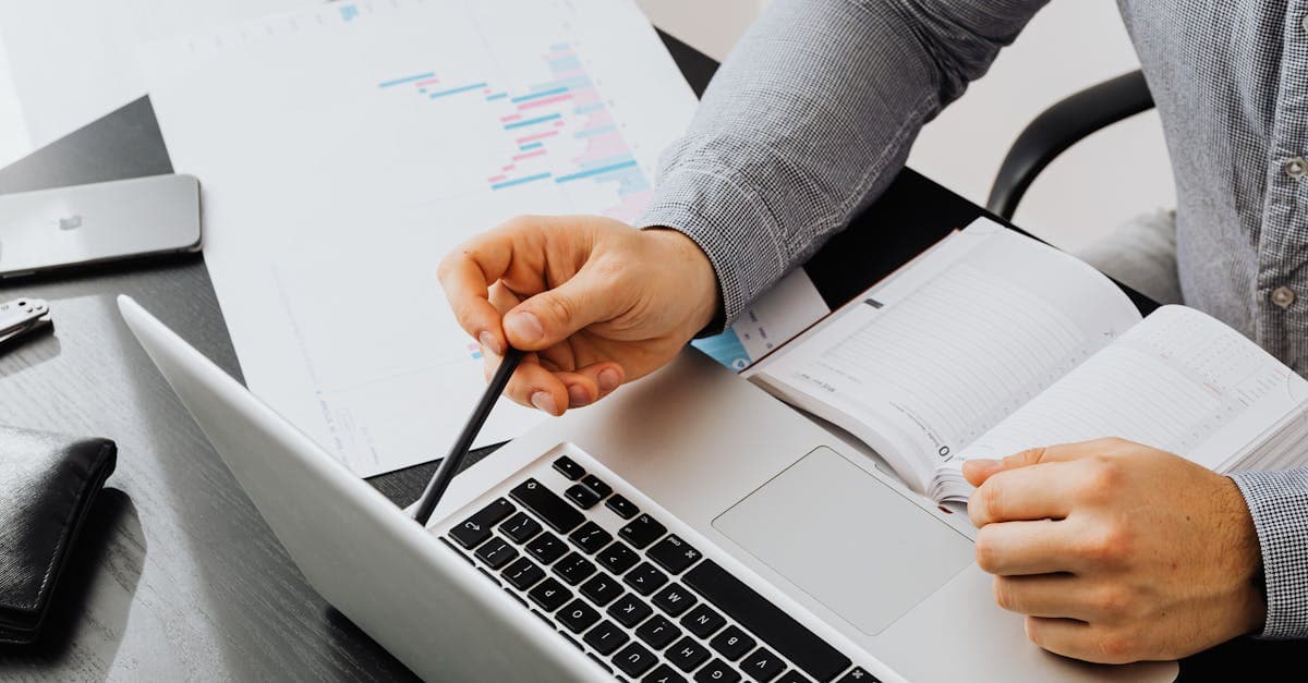 Cost comparison chart showing one-time license versus SaaS subscription pricing for manufacturing software